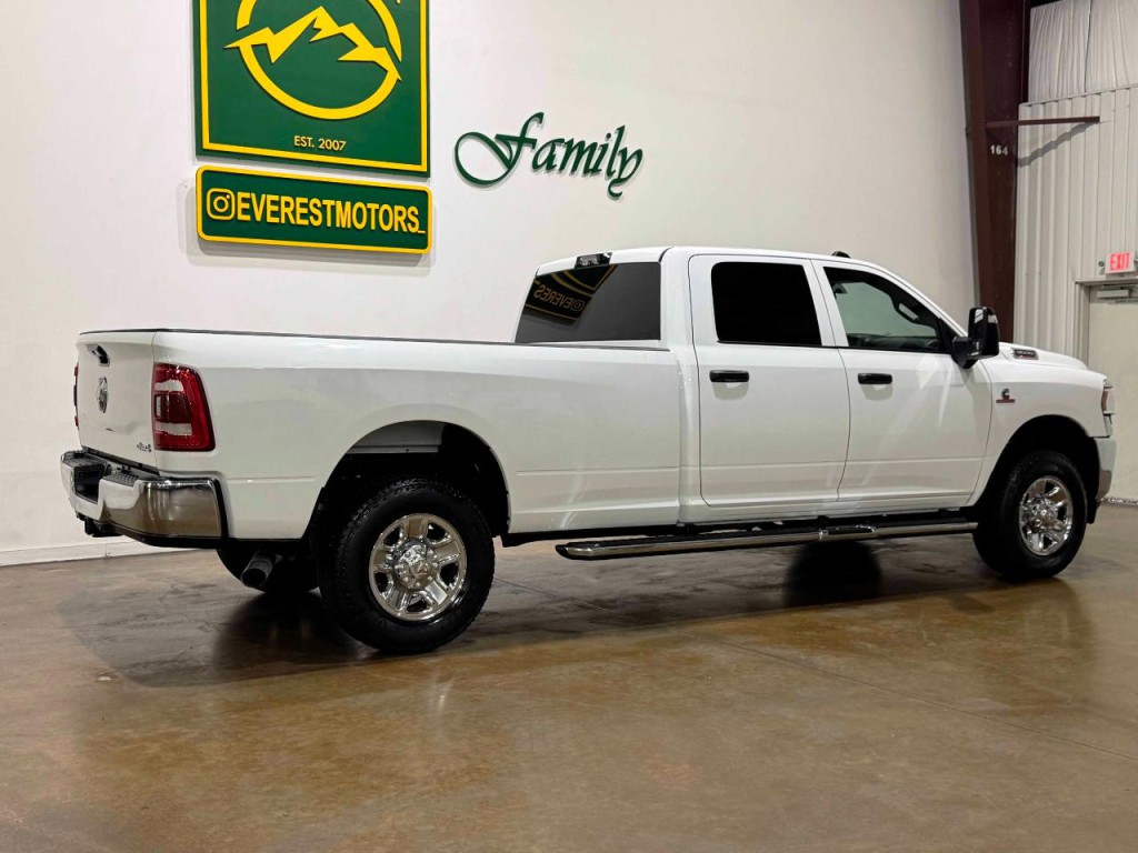 2023 RAM 3500 Image 7