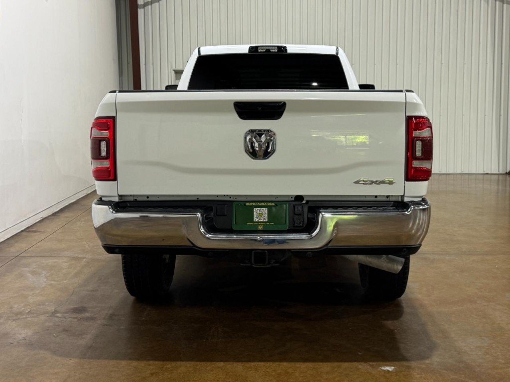 2023 RAM 3500 Image 8