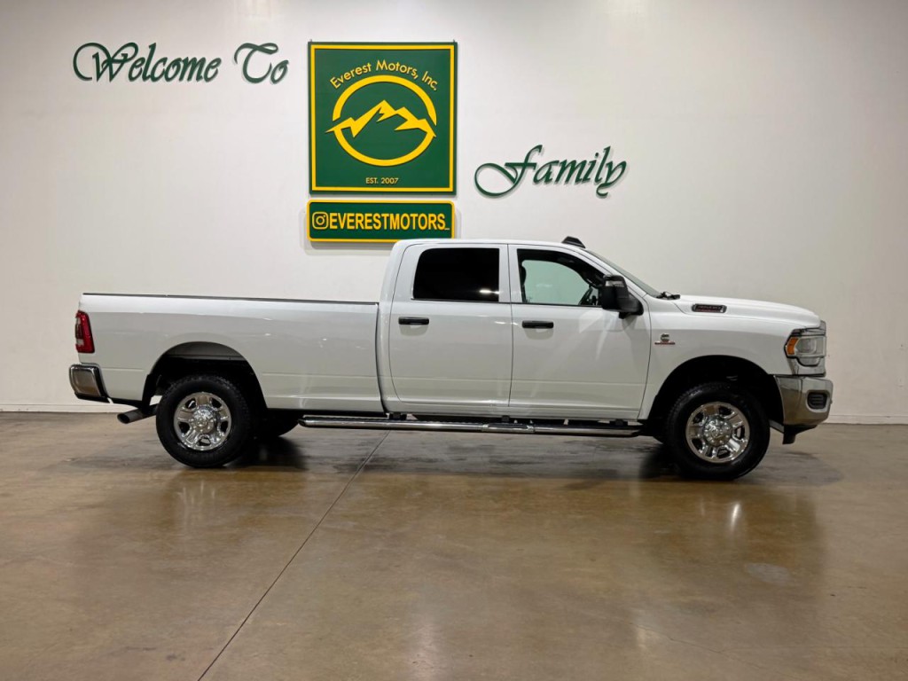 2023 RAM 3500 Image 9