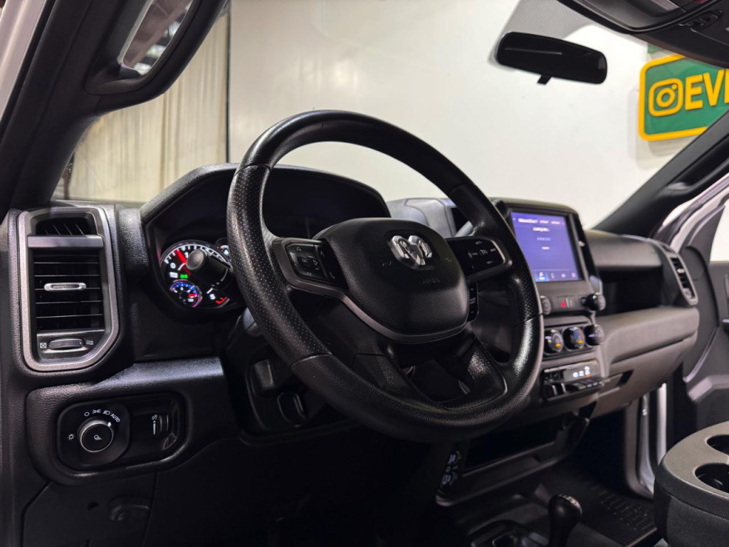 2023 RAM 3500 Image 10