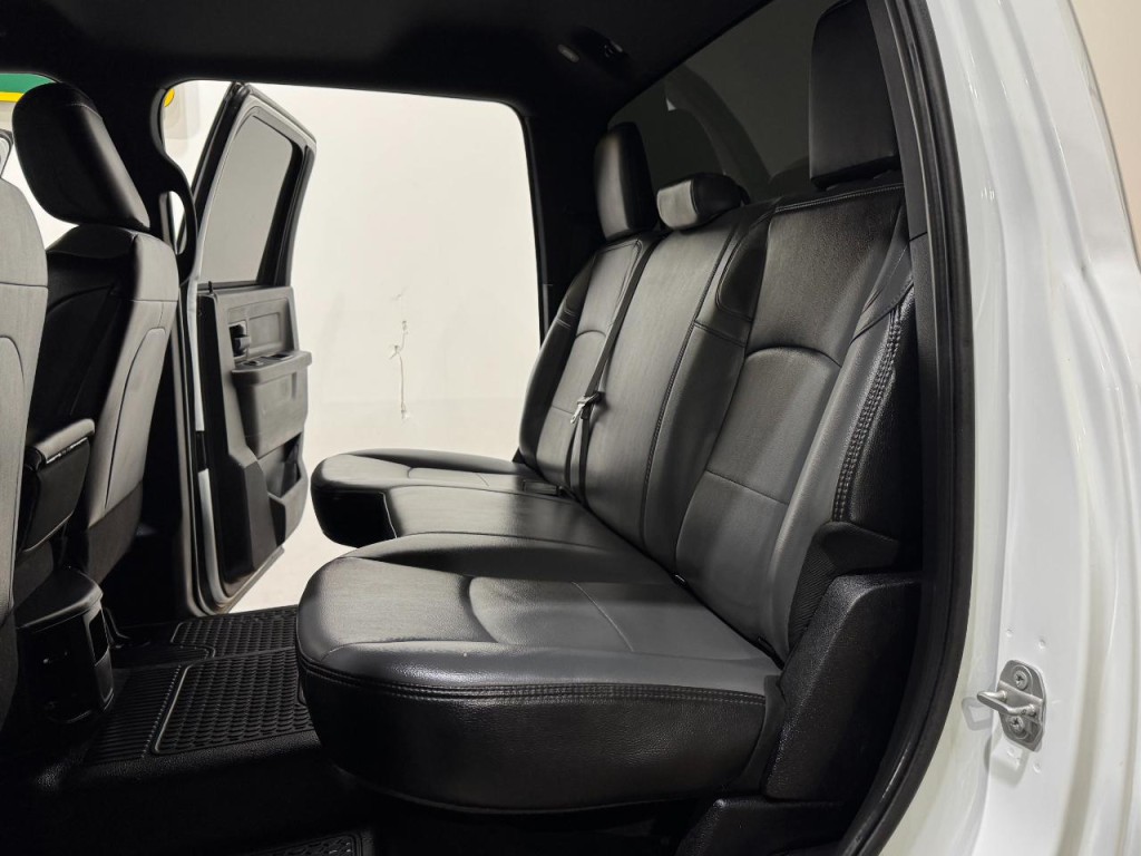 2023 RAM 3500 Image 16