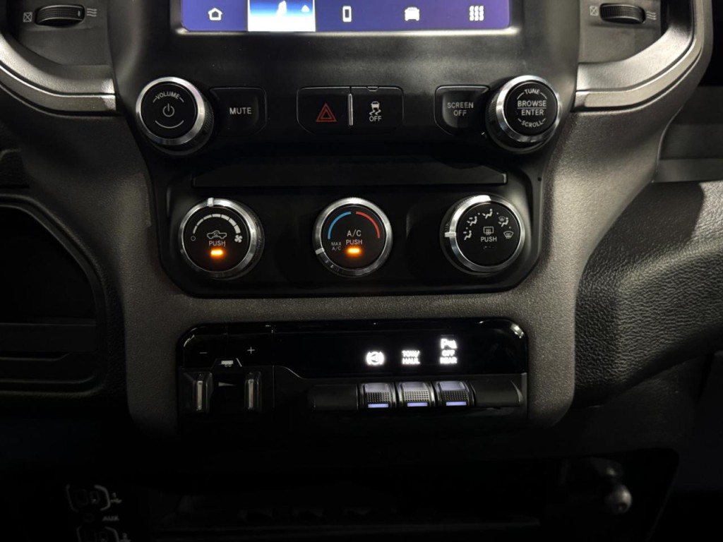 2023 RAM 3500 Image 26