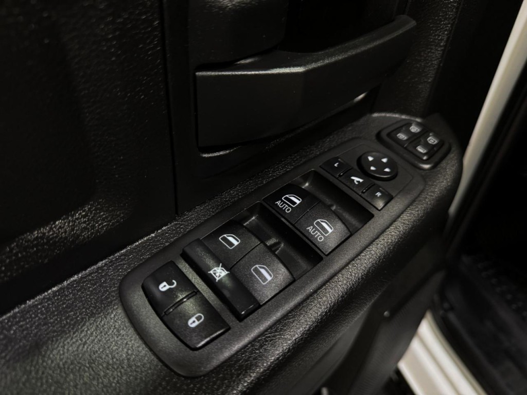 2023 RAM 3500 Image 27