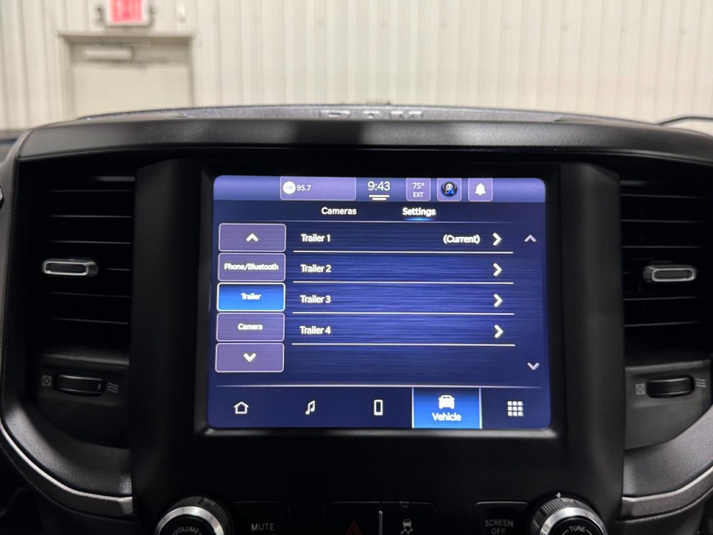 2023 RAM 3500 Image 37
