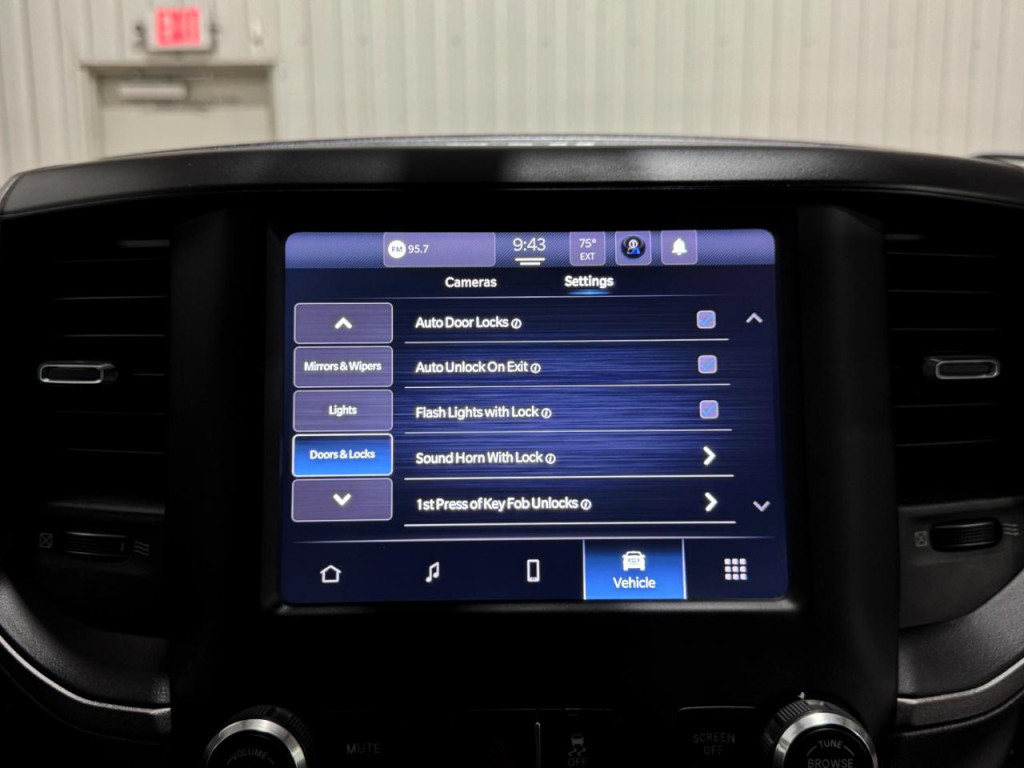 2023 RAM 3500 Image 38