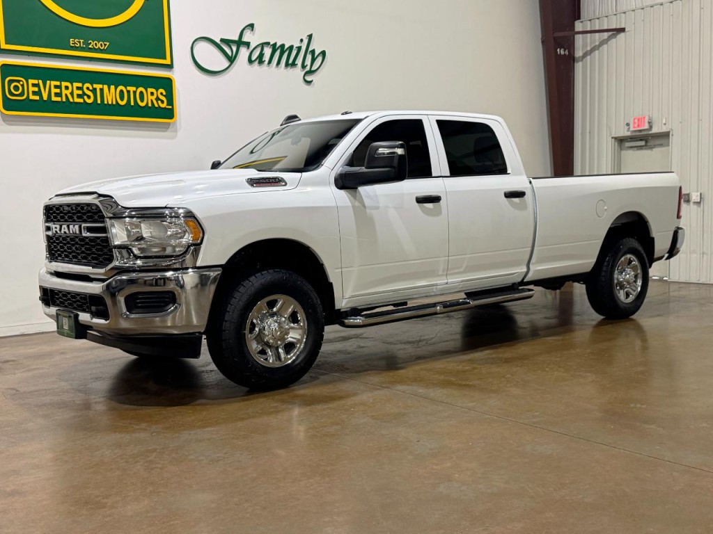2023 RAM 2500 Image 3