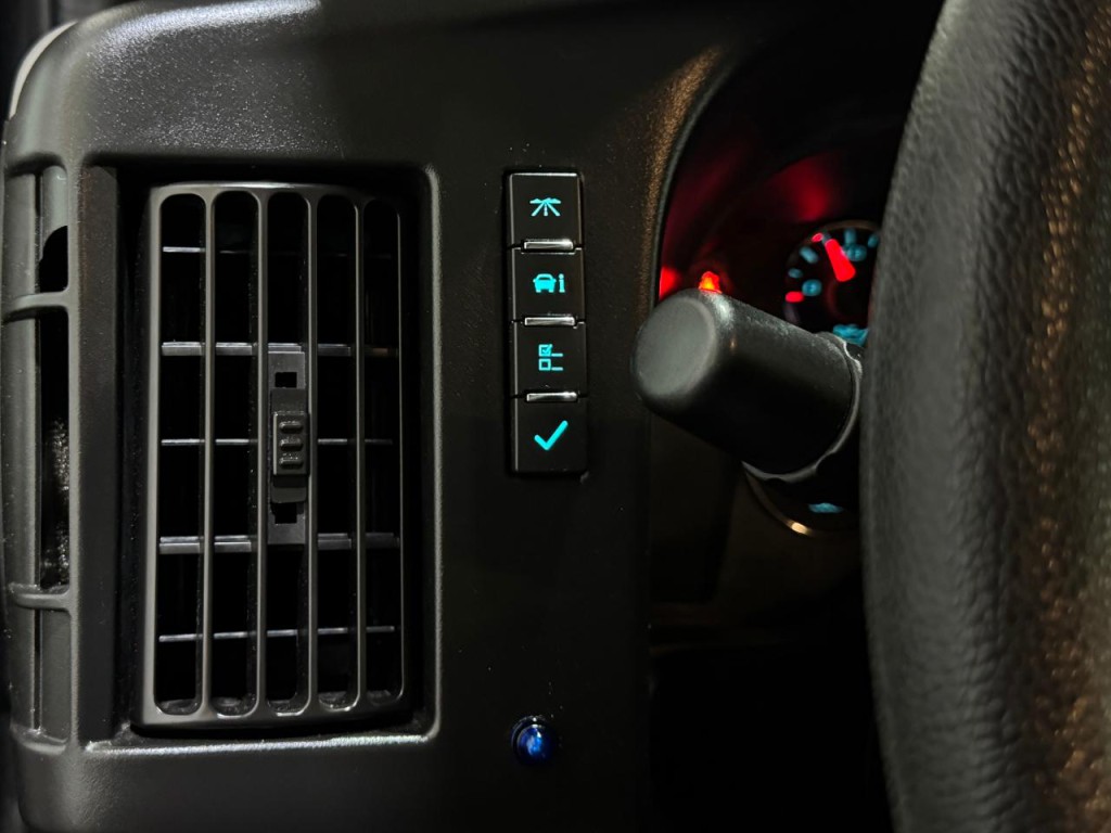 2019 Chevrolet Express Image 10