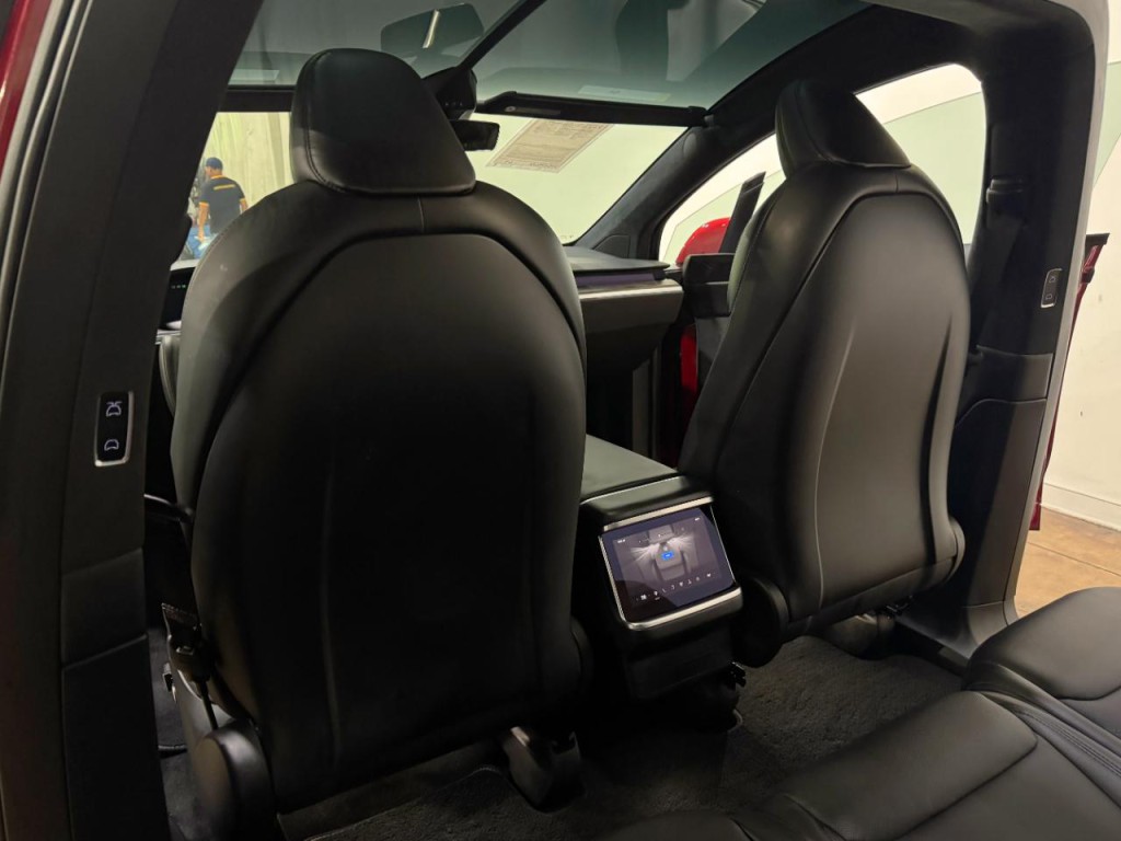2023 Tesla Model X Image 18
