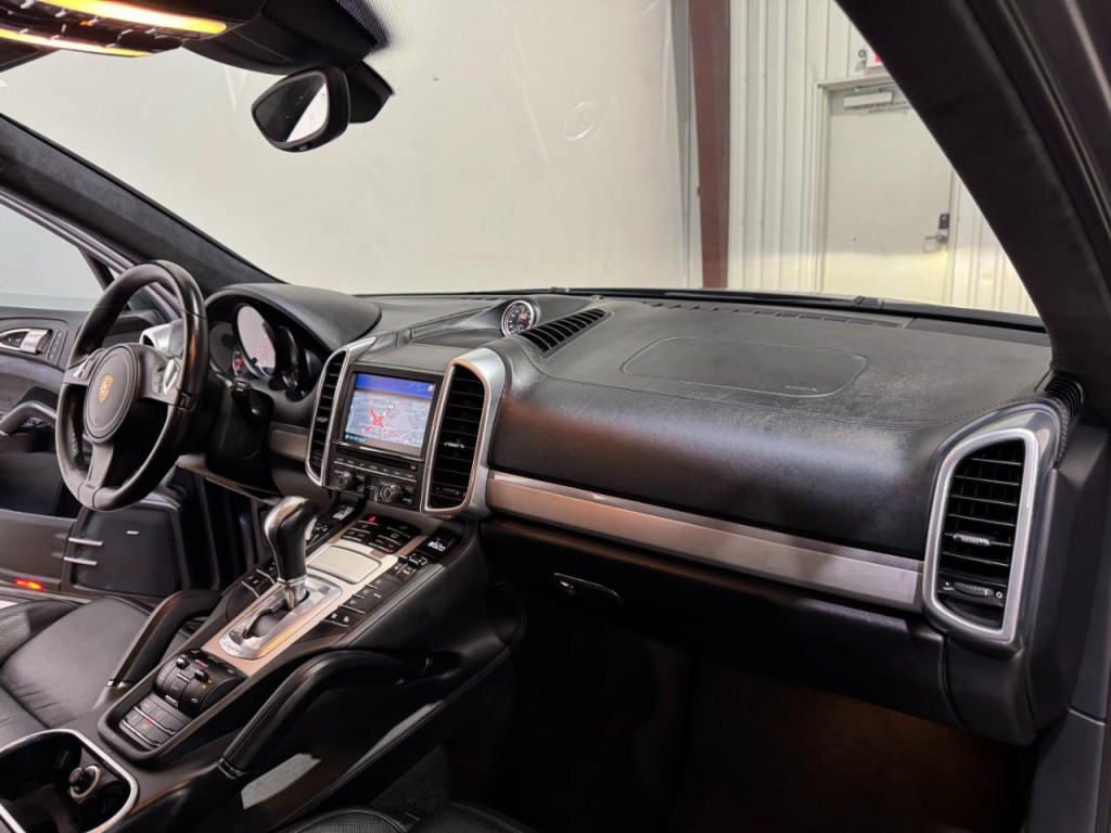 2014 Porsche Cayenne Image 12