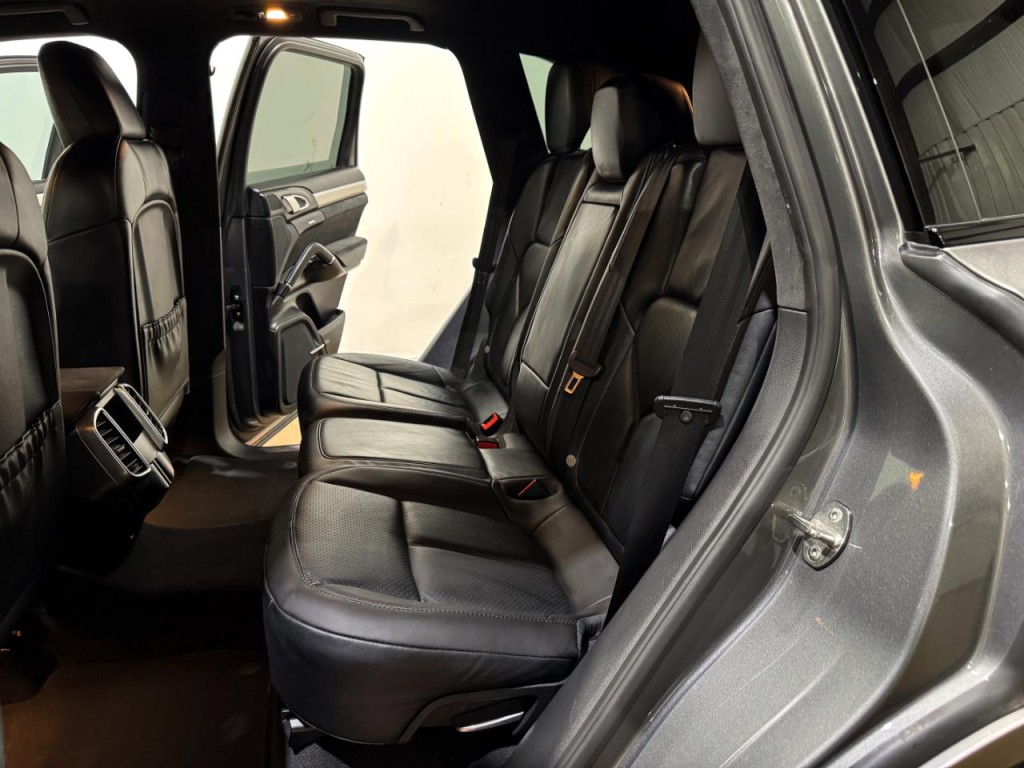 2014 Porsche Cayenne Image 16