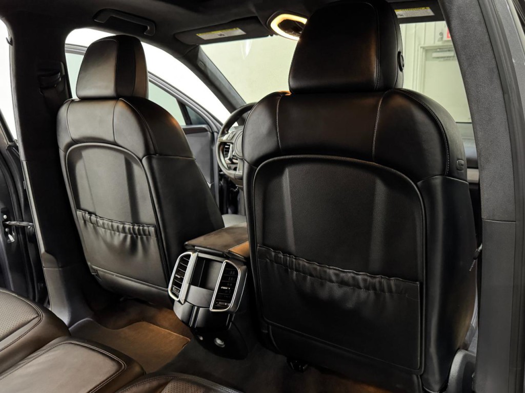 2014 Porsche Cayenne Image 17