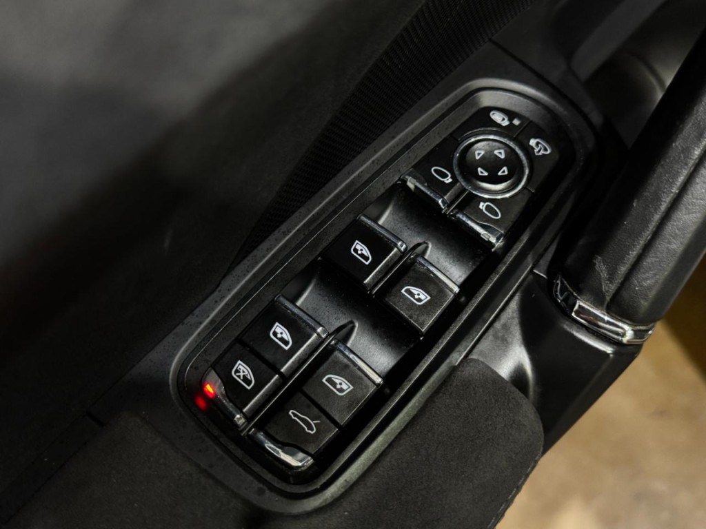 2014 Porsche Cayenne Image 30