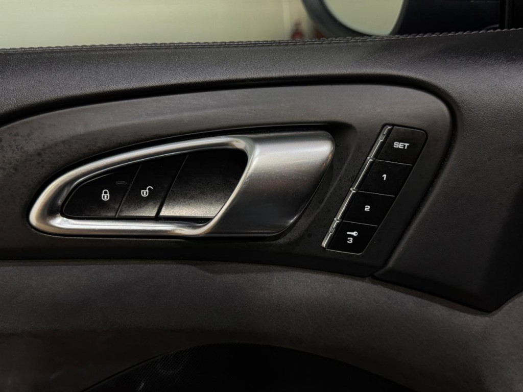 2014 Porsche Cayenne Image 35