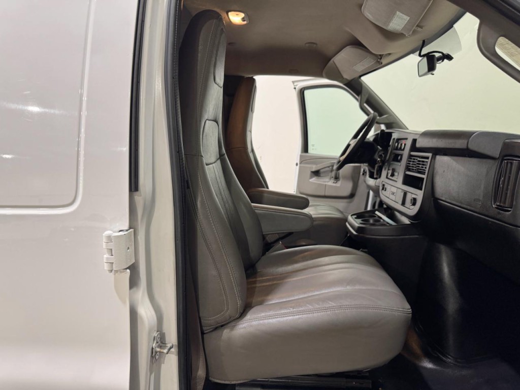 2020 Chevrolet Express Image 12