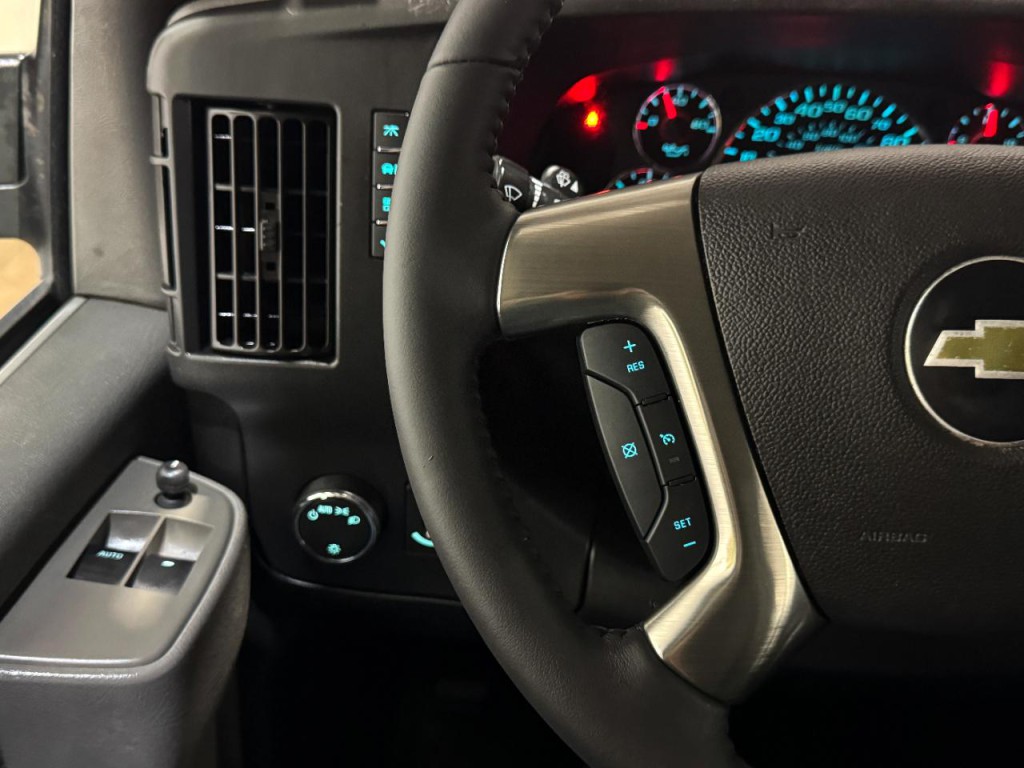 2020 Chevrolet Express Image 15