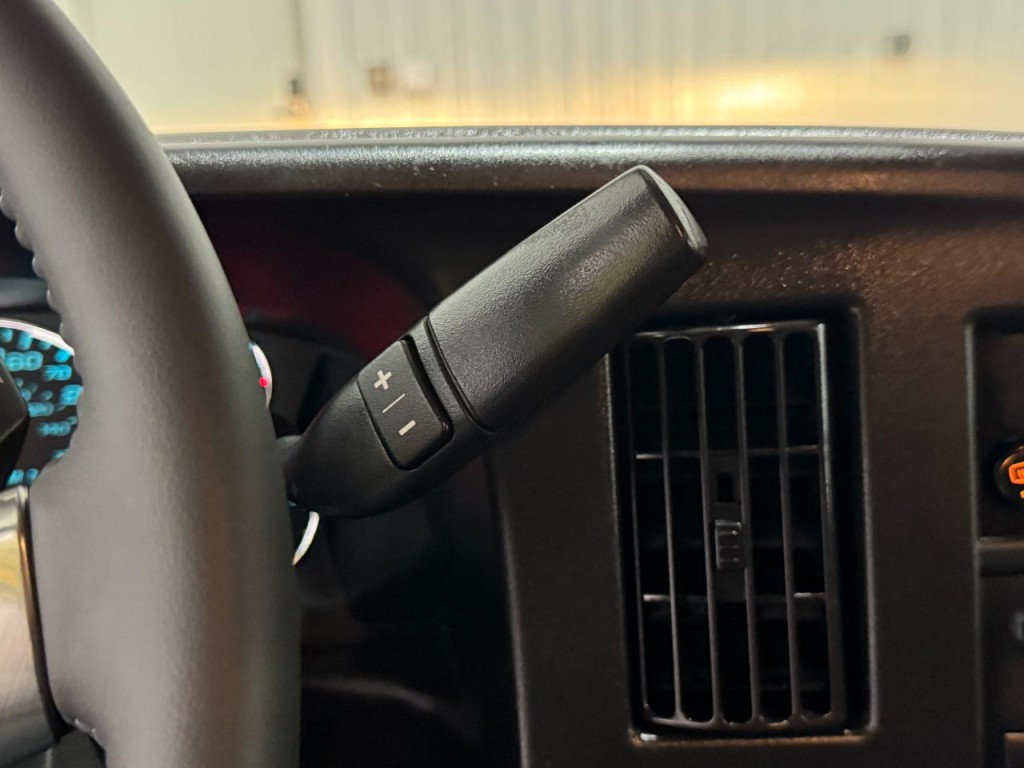 2020 Chevrolet Express Image 18