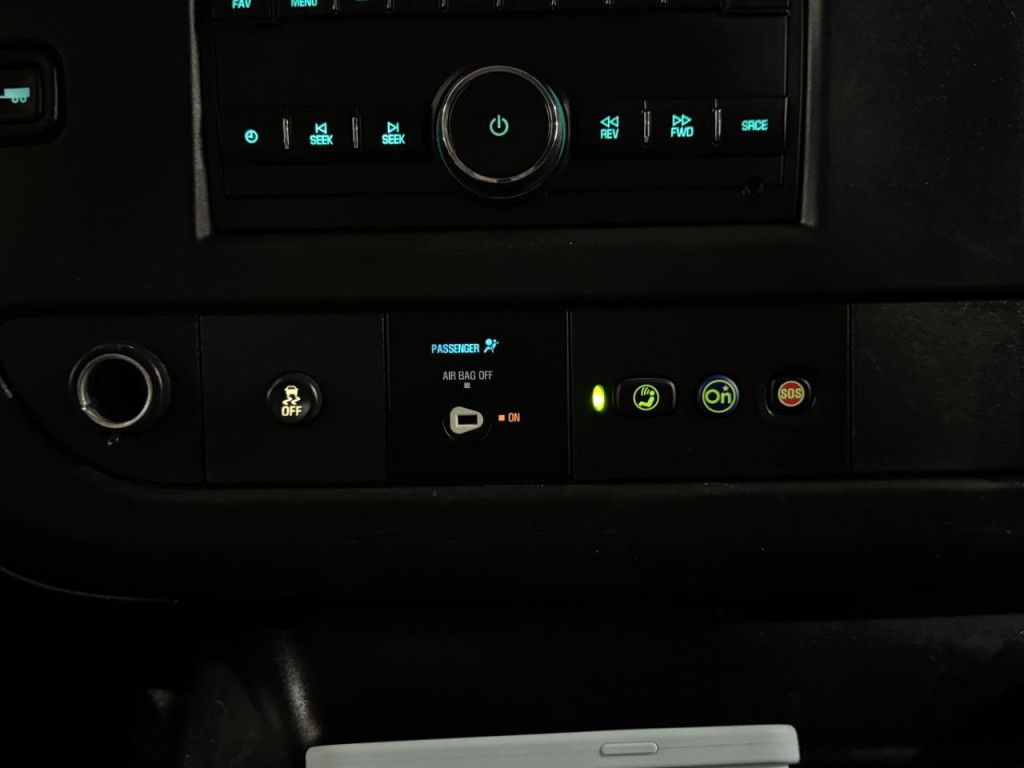 2020 Chevrolet Express Image 20