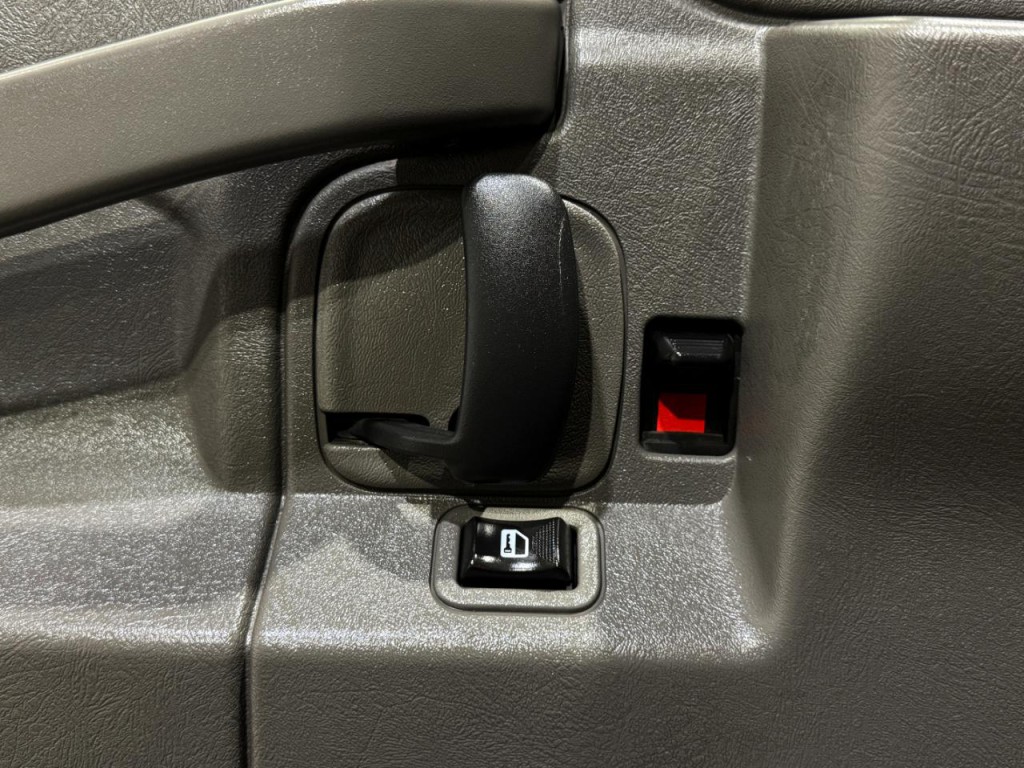 2020 Chevrolet Express Image 24