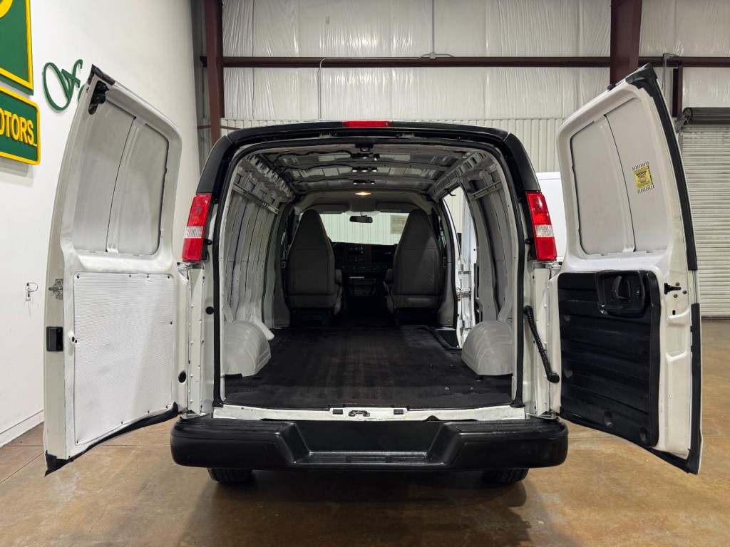 2020 Chevrolet Express Image 29