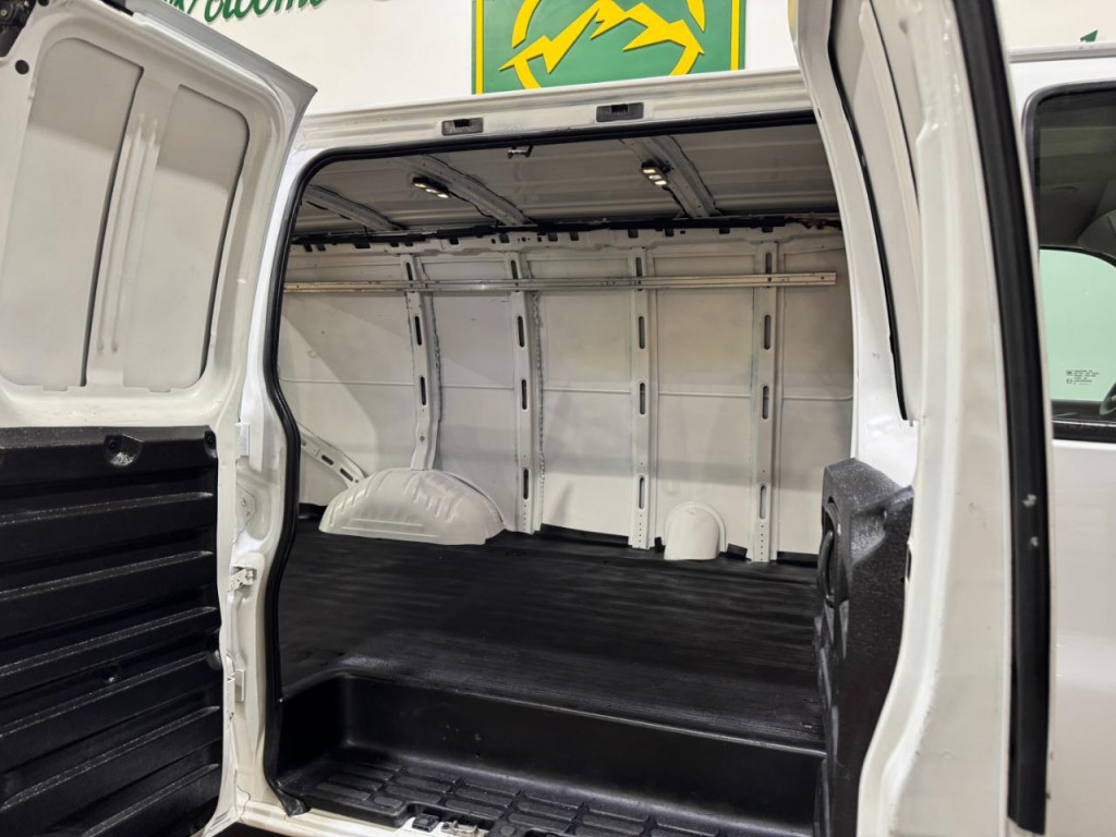2020 Chevrolet Express Image 31