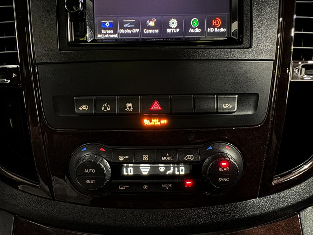 2016 Mercedes-Benz Metris Image 24