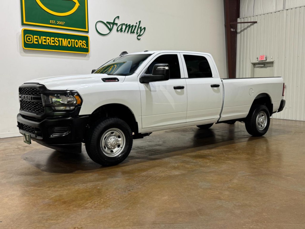 2023 RAM 2500 Image 3