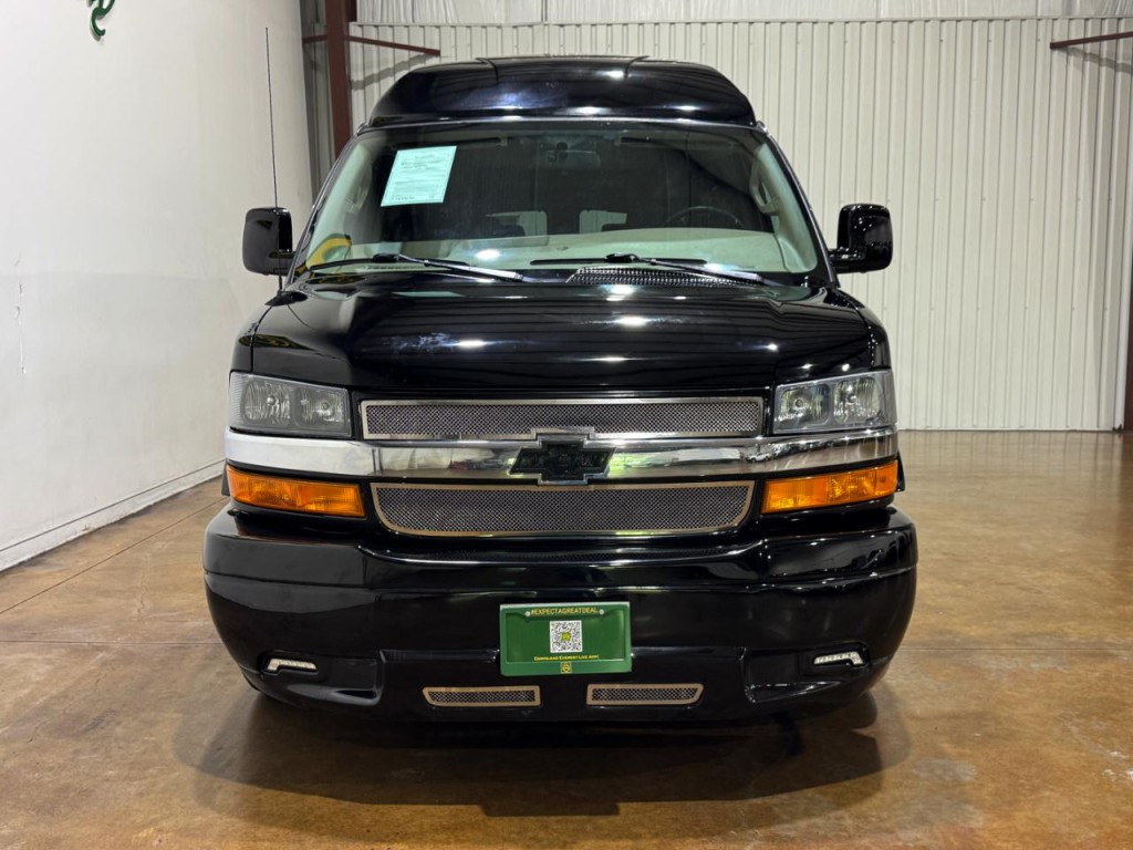 2018 Chevrolet Express Image 2
