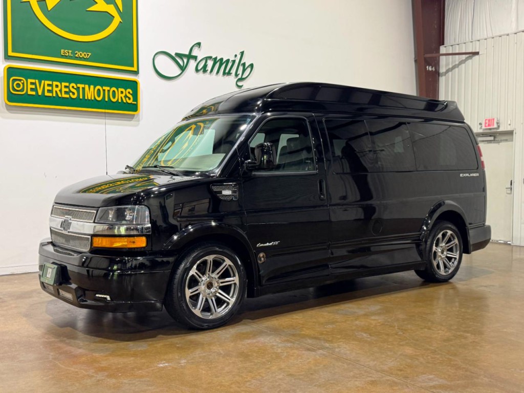 2018 Chevrolet Express Image 3