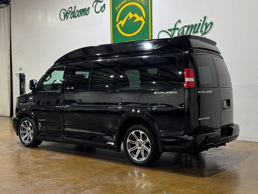 2018 Chevrolet Express Image 5