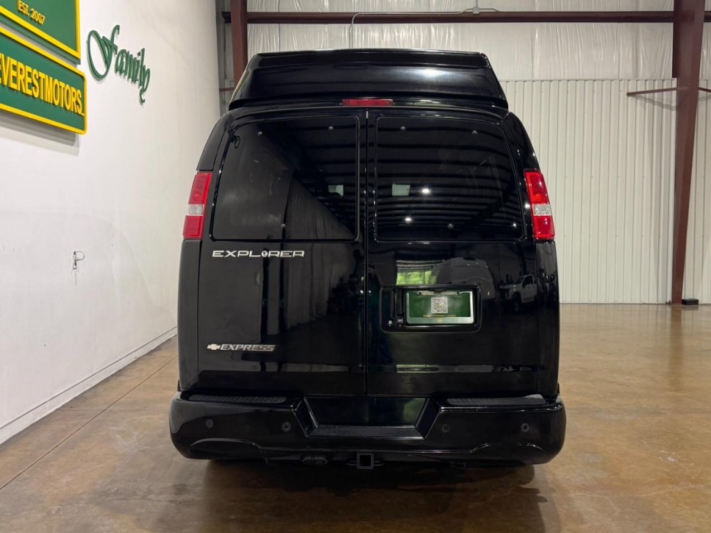 2018 Chevrolet Express Image 6