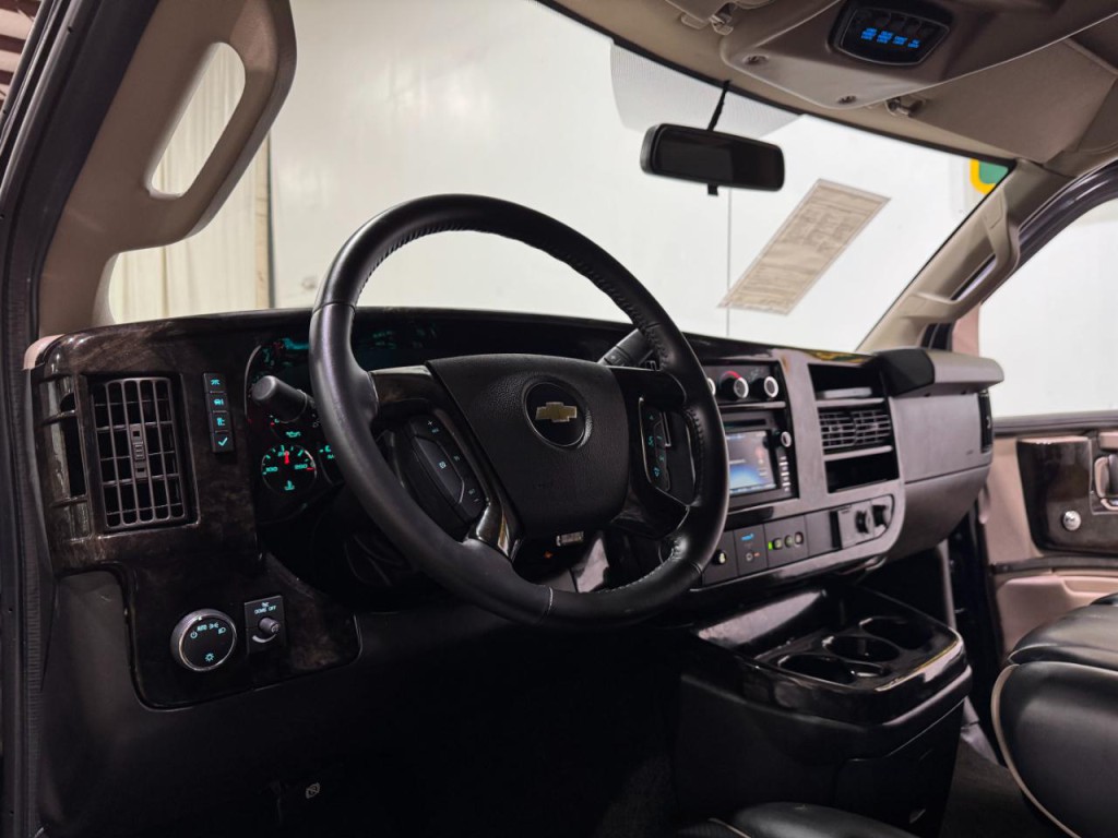 2018 Chevrolet Express Image 9