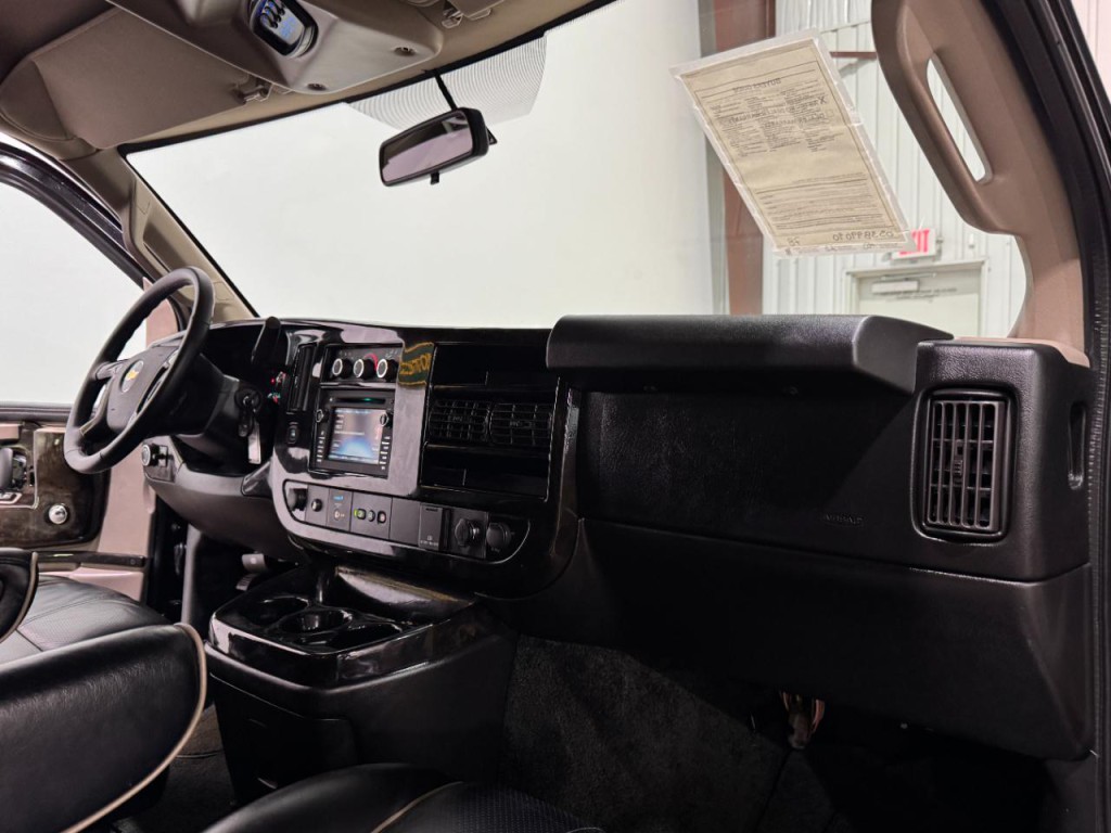 2018 Chevrolet Express Image 10