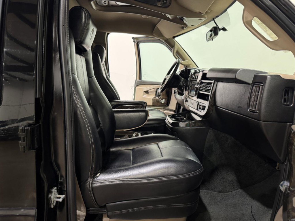 2018 Chevrolet Express Image 12