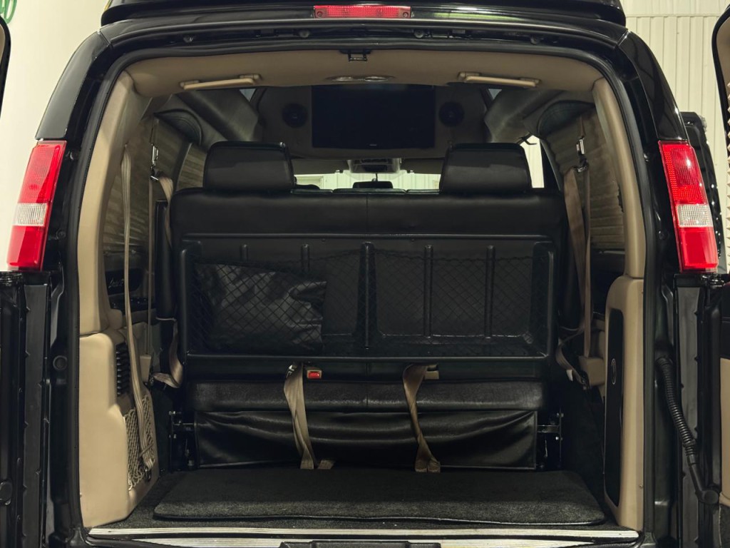 2018 Chevrolet Express Image 14