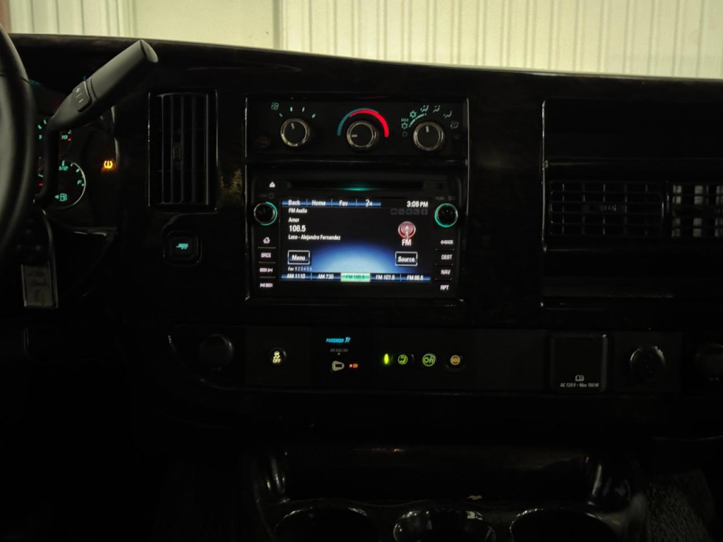 2018 Chevrolet Express Image 21
