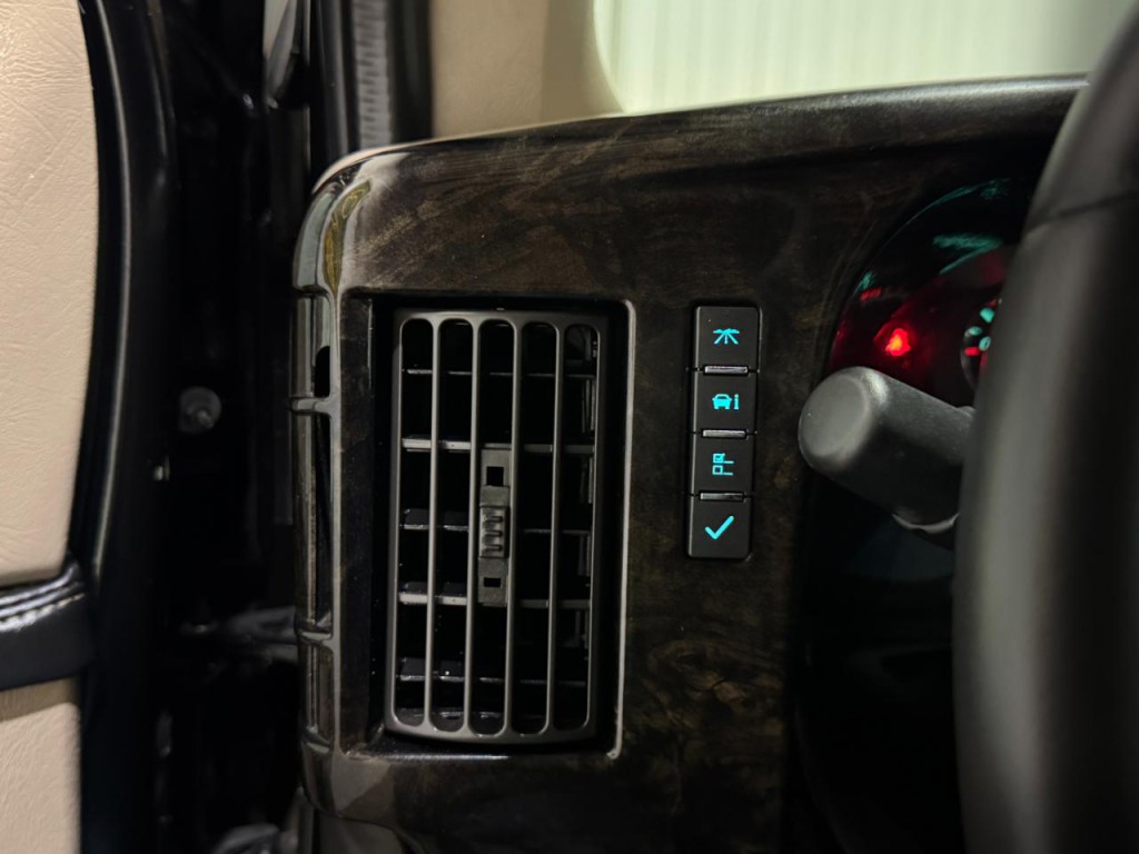 2018 Chevrolet Express Image 26