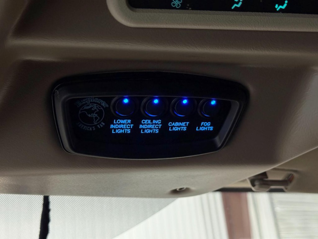 2018 Chevrolet Express Image 28