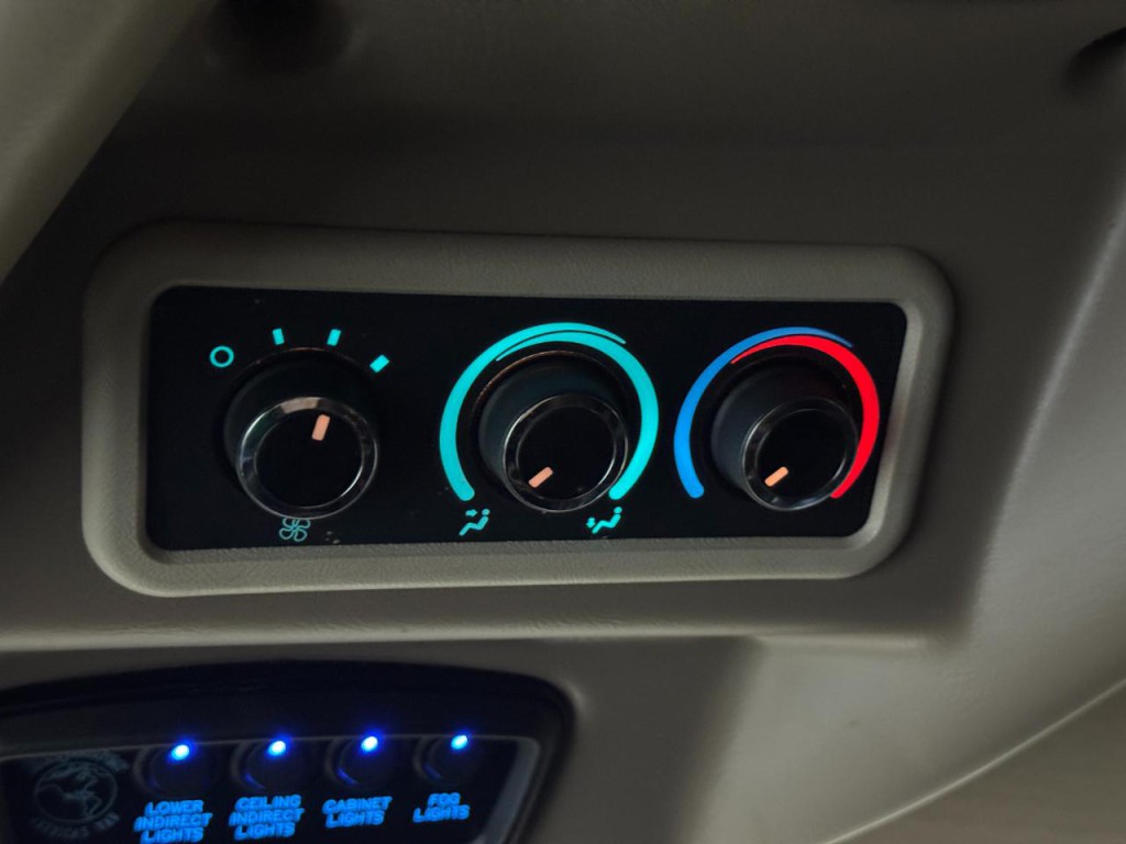 2018 Chevrolet Express Image 30