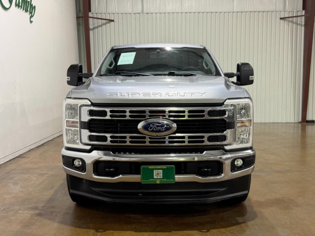 2023 Ford F-250 Image 2