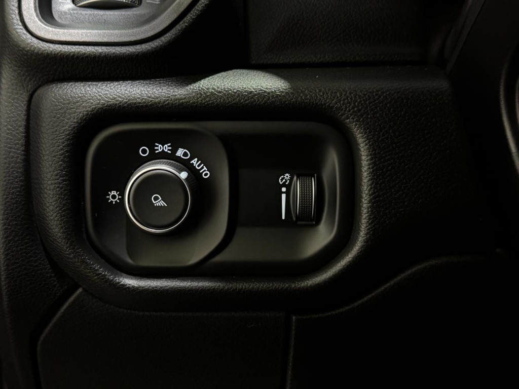 2021 RAM 3500 Image 30