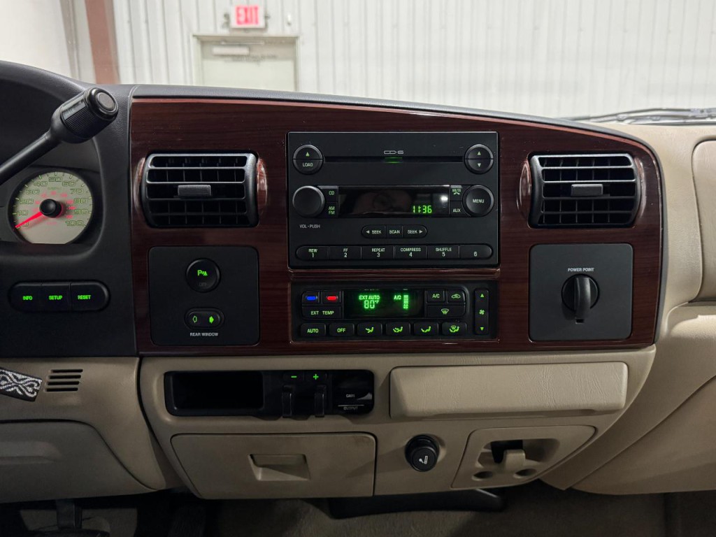 2005 Ford F-350 Image 3