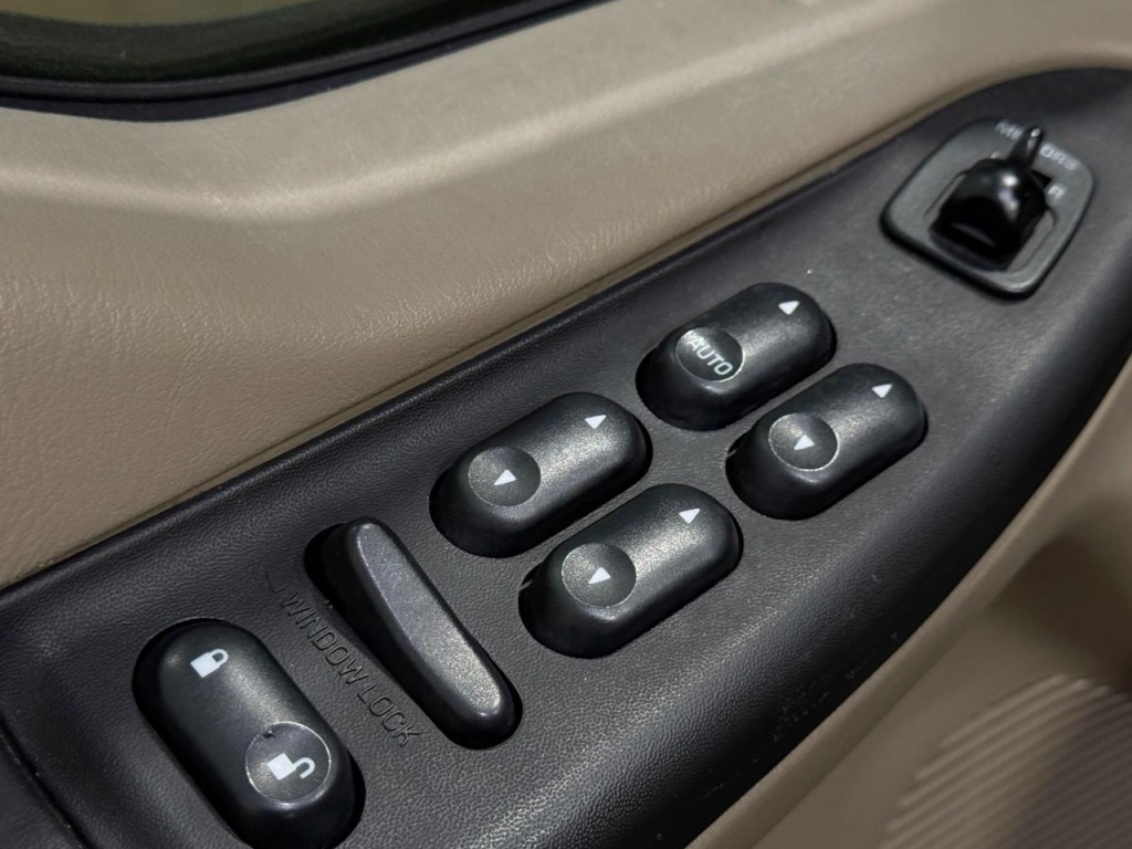 2005 Ford F-350 Image 11