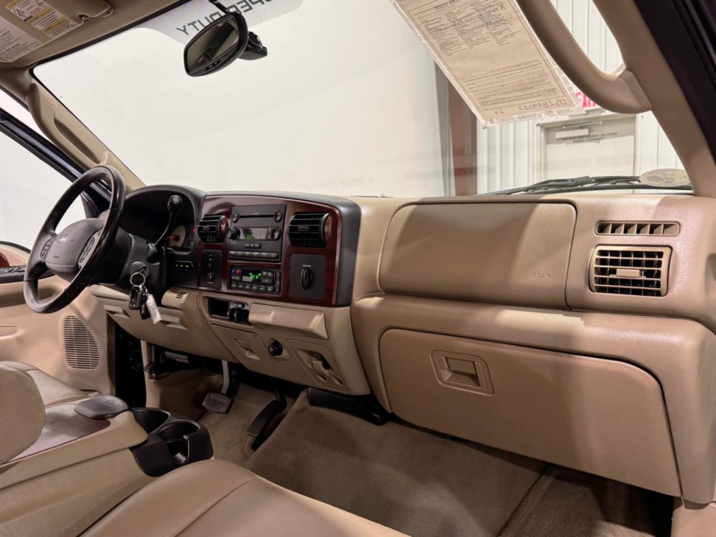 2005 Ford F-350 Image 10