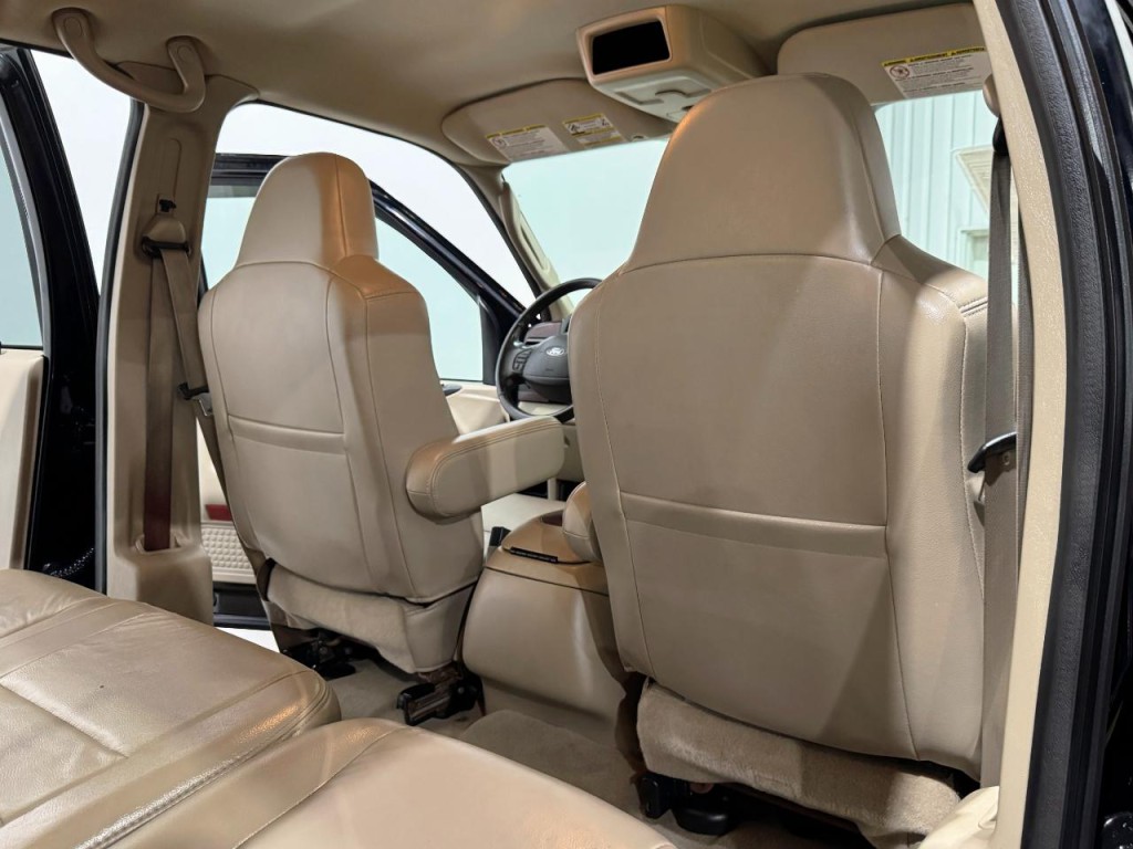 2005 Ford F-350 Image 13