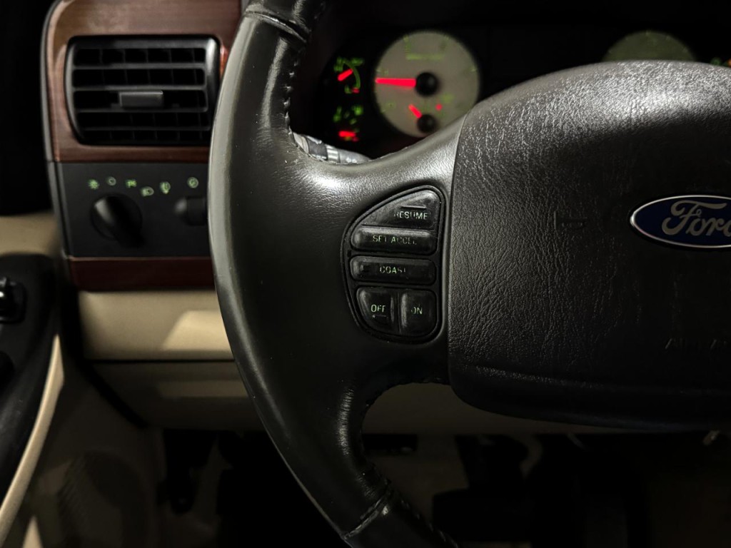 2005 Ford F-350 Image 20