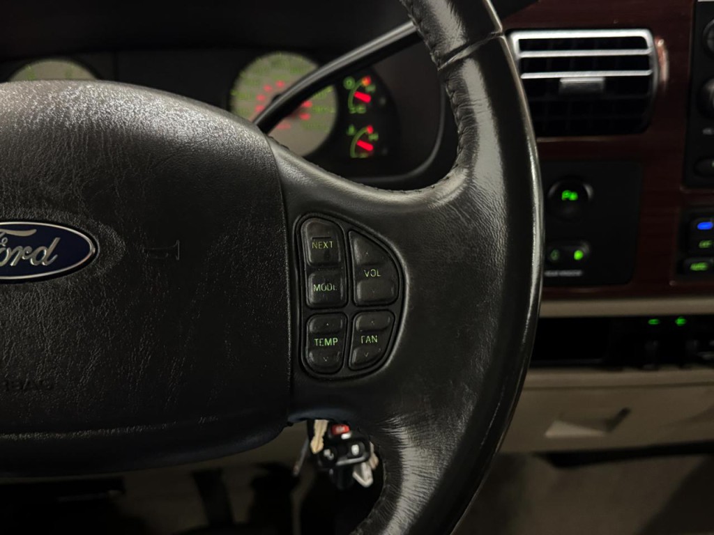 2005 Ford F-350 Image 21
