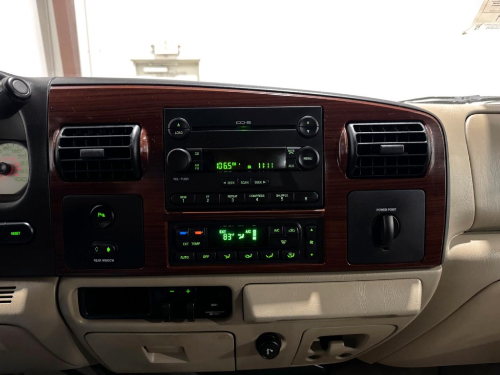 2005 Ford F-350 Image 24