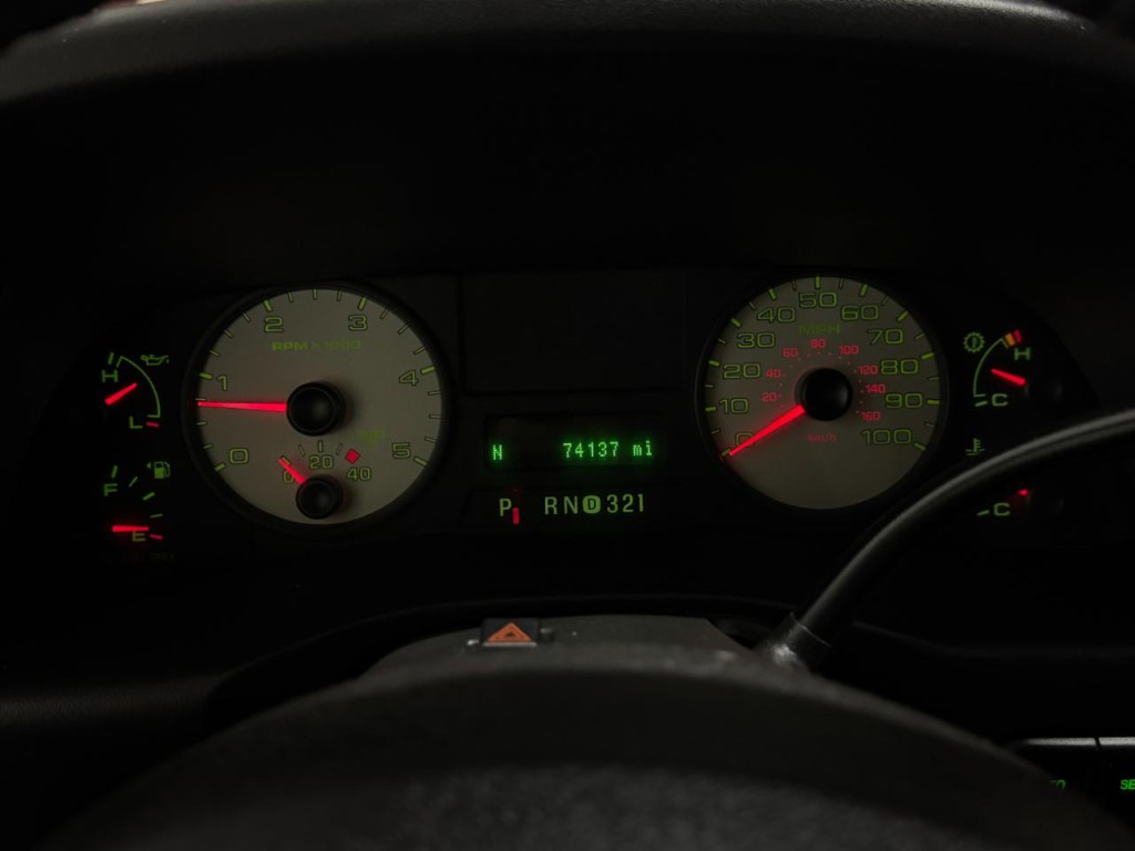 2005 Ford F-350 Image 33
