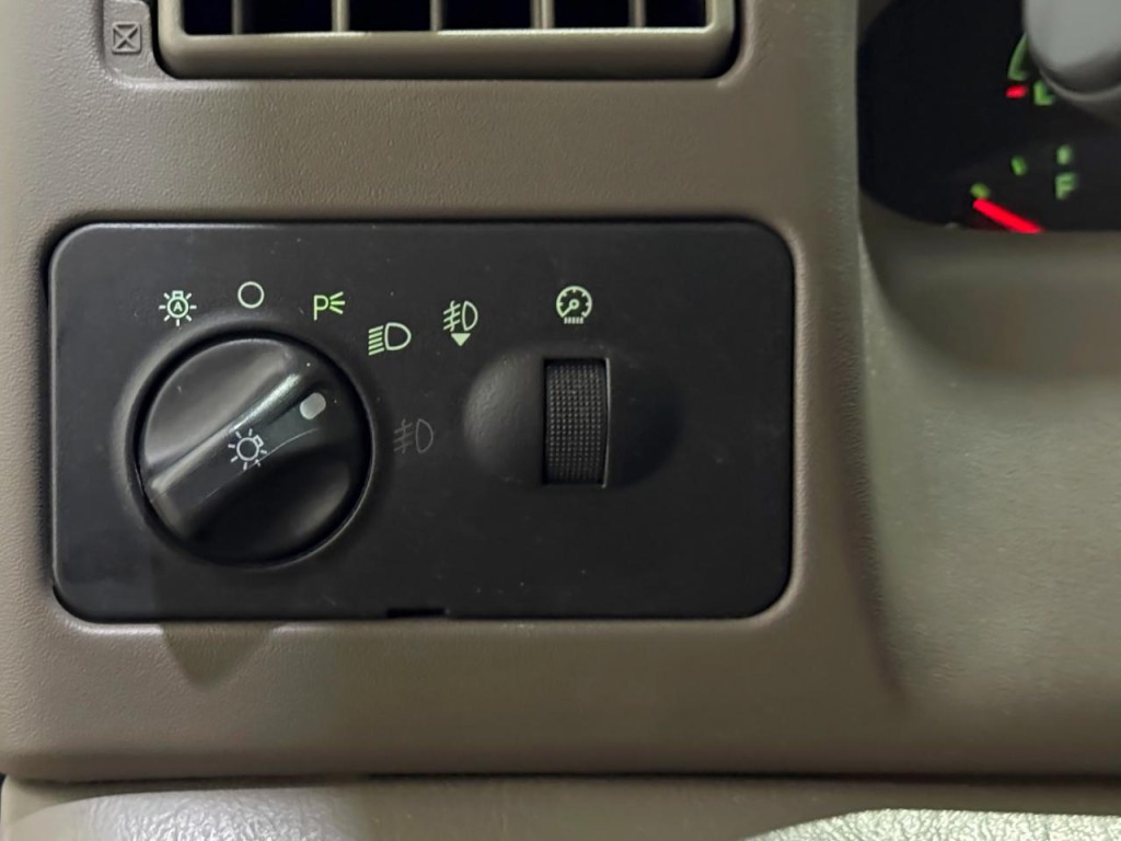 2002 Ford F-350 Image 5