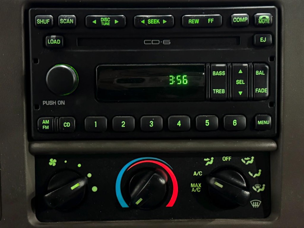 2002 Ford F-350 Image 9